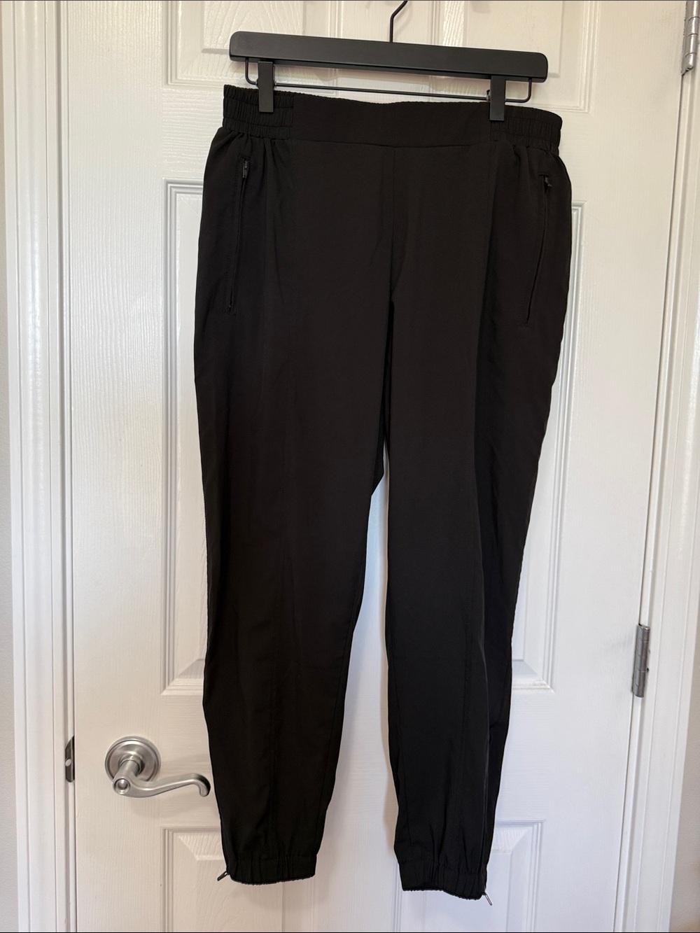 Old Navy Women’s black Activewear Joggers elastic waist zip ankles Sz L EUC
